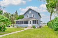 Snowmobile Trail On-Site Waterfront Mound Gem! - Bed and Breakfast Mound