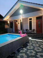 Chambre Double ou Lits Jumeaux - Vue sur Piscine