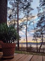 Zakątek Wdzydze -domek nr 7 w pierwszej linii od jeziora - Chambres d'hôtes Borsk