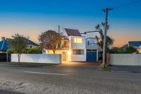 Mid-Century by the Beach - B&B Christchurch
