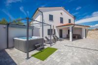 Jacuzzi House Mia - Bed and Breakfast Gajana