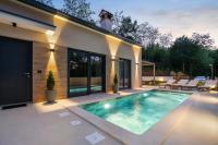 Charming Villa Harmonia with Heated pool and Indoor Jacuzzi surrounded by nature - B&B Pićan
