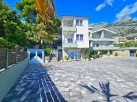 One-Bedroom Apartment with Terrace