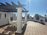 Gorgeous apartment with ideal location alongside the beach and marina and a huge 68 sqm private terrace - B&B La Duquesa