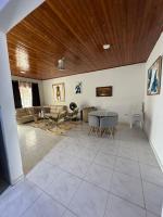 Casa con tres dormitorios y garaje - B&B