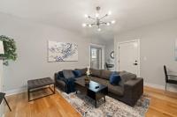 3 Bed 2 Bath Chicago Retreat w Balcony & Parking - Chambres d’hôtes Chicago