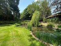 Restful Break 2 BR Woods Cottage 2 Acre Garden gated free Parking - Bed and Breakfast Chislehurst
