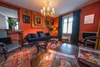 Appartement touristique cosy T2 - Coeur village vue sur la Halle de Lyons la Foret - B&B Lyons-la-Forêt