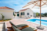 Skriveni dragulj - A Peaceful Oasis with a Sea View - B&B Trogir