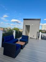 Cozy 3BR Retreat with Rooftop Near EWR & NYC Access - B&B Newark