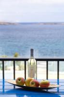 Seafront living with private Garage - B&B San Pawl il-Baħar