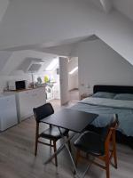 Classic One-Bedroom Apartment with King Bed
