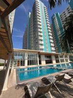 Stylish Urban in Central Location with 500Mbps WiFi and Private Parking - B&B Bacolod City