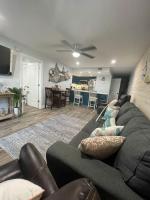 Beachfront condo 2BR 2BA - walk to Hang out - B&B Gulf Shores