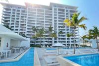 Beachfront Villa Marina at Harbor 171 - Resort Style Smart Studio - Bed and Breakfast Puerto Vallarta