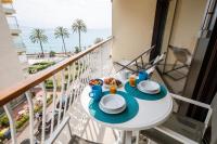 Appartement 1 chambre Vue Mer avec Terrasse, Plage à 1 min à pied - B&B Roccabruna