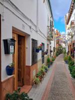 Juanita La Larga - B&B Doña Mencía