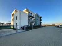 Cloud Sunrise Spacious & King Beds & Free Private Parking - B&B Dumbrăviţa