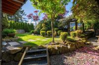 Quiet Modern Dundadrave Oasis - Bed and Breakfast West Vancouver