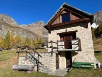 Casa Cantone Devero-baita storica con balcone e giardino, posizione comoda e soleggiata- spazio biciclette - B&B