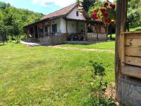 Casuta de sub deal - Bed and Breakfast Tăuți