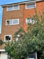 Spacious double bedroom with private bathroom ensuite and a new quality mattress in London Canary Wharf for short stay or long let near O2 and Excel Exhibition centre with easy reach from all airports in around London - Chambres d'hôtes Londres