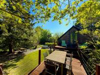 Sunridge Fishing Lodge with Hot Tub & Giant Cinema - Chambres d'hôtes Plymouth