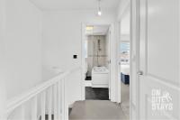 OnSiteStays - 4 Large Bedrooms 3 Bathrooms 1 WC Parking Garden & Wifi - Ferienwohnung Basildon