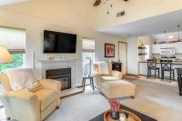 Main Channel Condo w/ Pool Access in Osage Beach - B&B Osage Beach