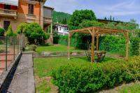 Ines Lake Garden - with private parking & garden - B&B Salò