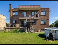 Spacious 4-Bdr Retreat in Charming Ste-Rose, Laval - B&B Laval