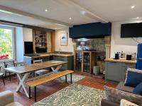 Comfortable house for 4 guests in Saint-Côme-du-Mont - B&B