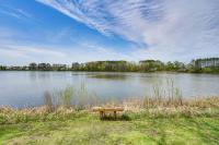 'Love Lake Retreat’ w/ Hot Tub in New Richmond! - Chambres d'hôtes New Richmond