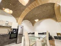 Kalma Brick Arch Apartment - Central & Authentic - B&B Cagliari