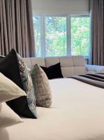 Charming Queen Bedroom with Bathroom Vancouver West - Chambres d’hôtes Vancouver