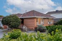 Bright 2B Coastal Getaway Steps From Beach - B&B Melbourne