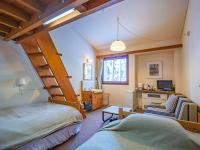 Habitación Estándar con altillo y baño compartido