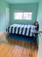 surrey central green bamboo house - B&B Surrey