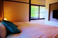 Habitación con cama grande