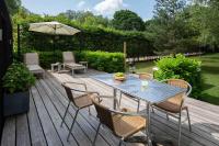Pond Lodge - Hot Tub Stay with Views & Log Burner - B&B South Cerney