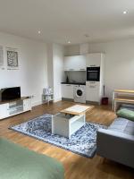 Newly Furnished Bright Studio - B&B Borehamwood
