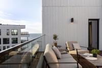 Stylish Waterfront stay with Lounge Terrace & Sauna - B&B Tallinn