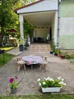 Idila pod Rtnjem - Najam cele vikendice sa bazenom - B&B