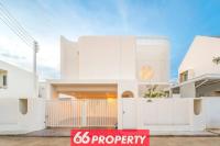 Modern 4 BR Home - Walk to Shopping and Supermarket - B&B Chiang Mai