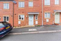 Spacious 3-Bed Home, Parking, Garden, Sleeps 7 - B&B Brettell Lane