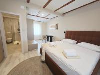 Double Room with Shared Terrace