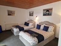 Vierbettzimmer mit Bad