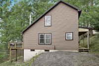 Valley Views Hot Tub Deck Screened Porch & WiFi - Chambres d’hôtes Hedgesville