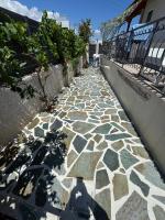 Secret Garden Airport-Beach Villa 300m from famous Davis Beach - Chambres d'hôtes Artémida