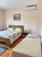 Deluxe Doppelzimmer (2 Erwachsene & 1 Kind)